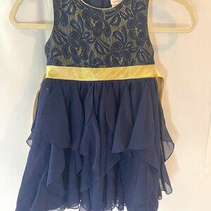 Young land. Girl's dress, new without tag in very good condition. Size 5.